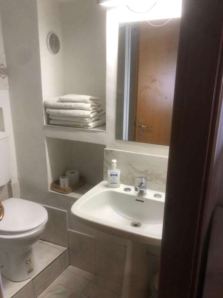 Lovely 1 Room Bedroom Loft, 20 Mins To Bgy Airport Pradalunga Exterior foto